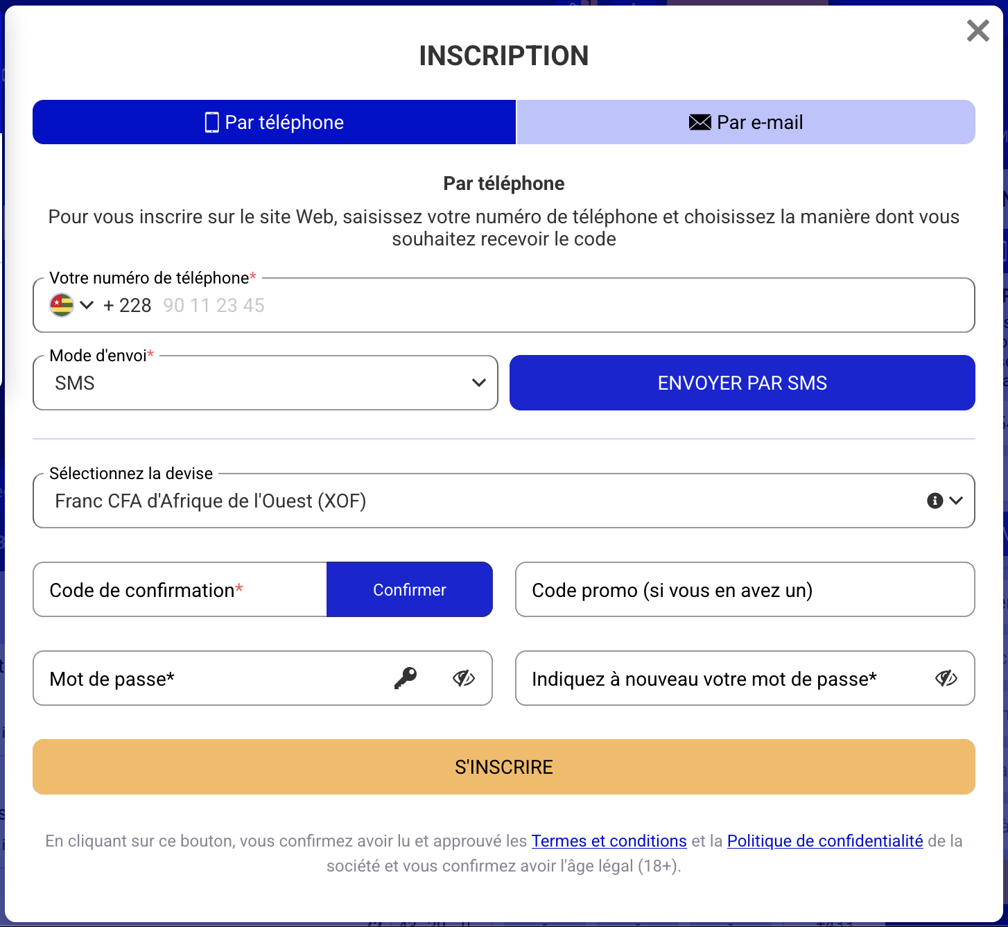 Onglet Par téléphone : numéro +228, envoi et confirmation du SMS, XOF, code promo et mot de passe.